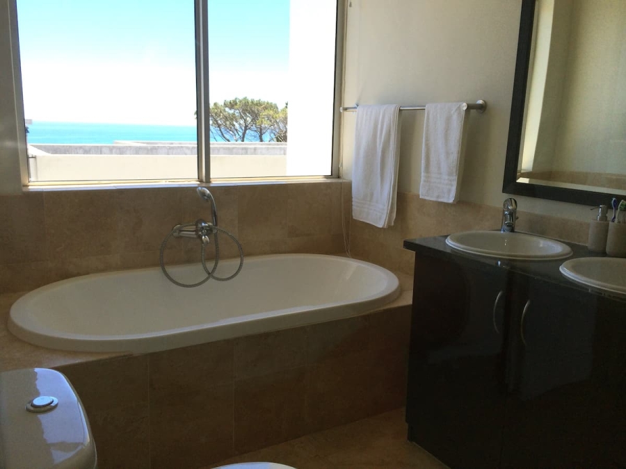 To Let 2 Bedroom Property for Rent in Camps Bay Western Cape